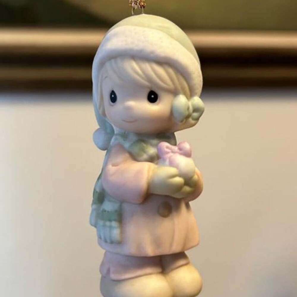 1999 Precious Moments Christmas tree ornament little girl bundled up stocking